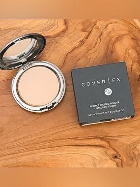 COVER FX MEDIUM Perfect Pressed Powder - Light/Beige